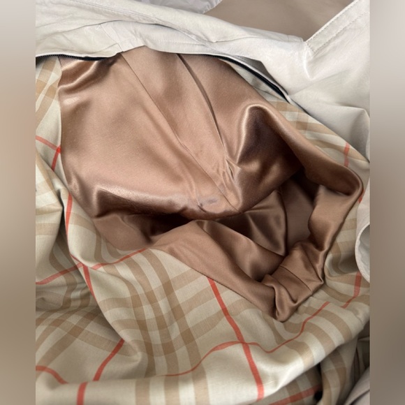 Vintage Burberrys’ Long Trench Coat with Belt and Zip in Liner - Size 4 - Picture 5 of 15